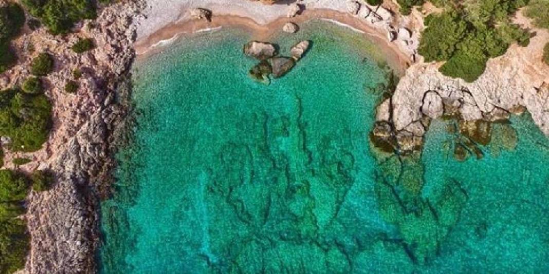 Cam gibi deniz, altın kum! Burası tam ailelere göre: Cennet koy sizi kucaklamayı bekliyor 1